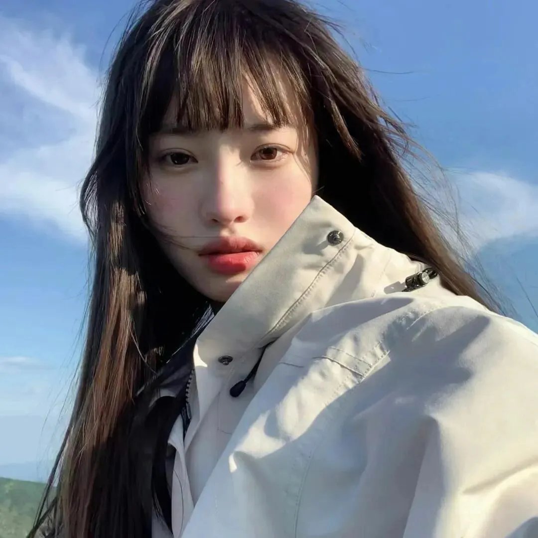 她来自未来 海报